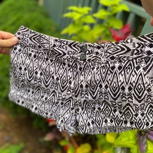 American Eagle B & W Shorts